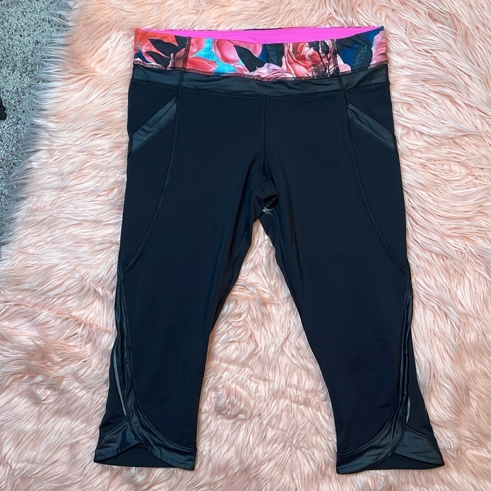 Lululemon Black Floral Cropped Faux Leather Legging Size 10